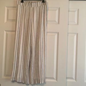 Gauze loose wide leg pants.